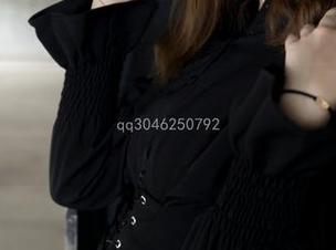 梦丝女神 – 璇璇的牛仔裤在线，高清到差点以为要入画里了。