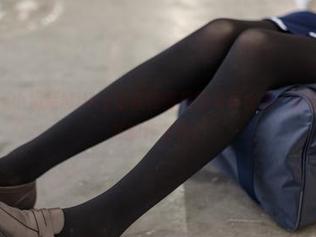 森萝财团 – 小奶糕Milky宅在校园里的写真合集，附赠一些未完成的作业体。