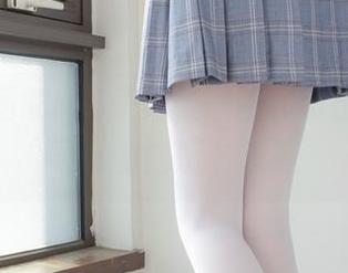 森萝财团的K格子裙，原图显示出一些不寻常的搭配，嘿嘿
