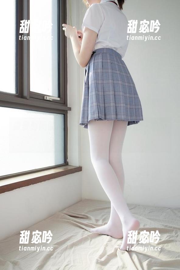 森萝财团 森萝财团的K格子裙,原图显示出一些不寻常的搭配,嘿嘿