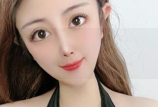 微密圈 – 泳池里的海豚baby出现新奇迹：原图原来水波还能如此飘逸！