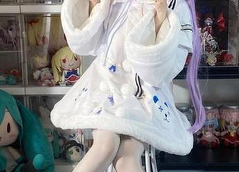 白栎Shirly的新图集，看看藤田琴音在打歌服里的无敌可爱