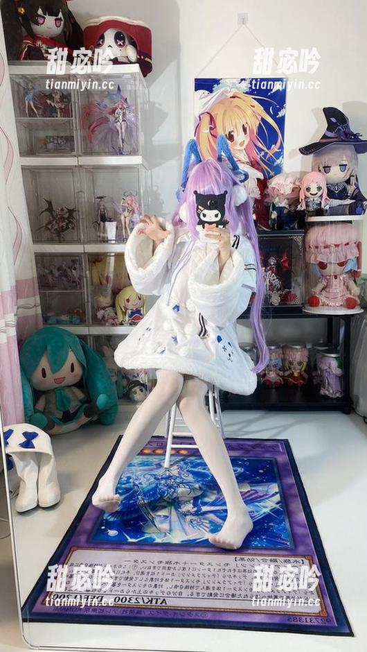 白栎Shirly的新图集，看看藤田琴音在打歌服里的无敌可爱