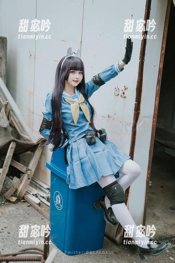 写真全集中的白莉爱吃巧克力——她同款连衣裙到手，全是买买买的心情。