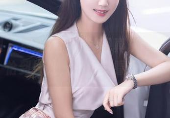 秀人网 – 周慕汐的黑丝写真，高清下的腿恰到好处，真想多看几眼。