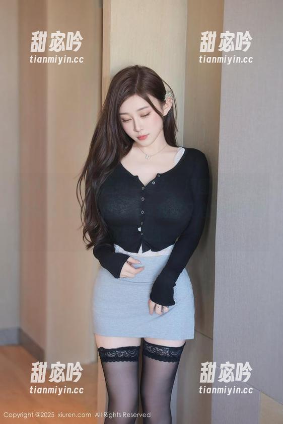 秀人网 - 林悠悠的“修女”原图，我自认为好奇恶搞，但这气氛我却又心甘情愿地沉醉入迷。