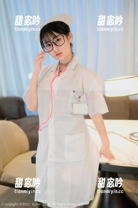 秀人网-汁汁 秀人网 - 泉水上漂的汁汁水手服套图,最新推出,真是一寸都不想错过的画面呀