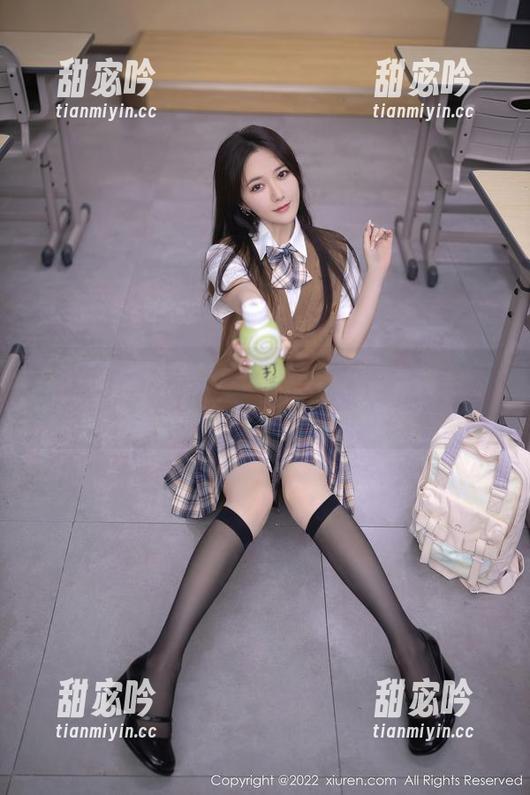 秀人网 - 肉晴MINI化身兔女郎，免费热辣美图等你来撩