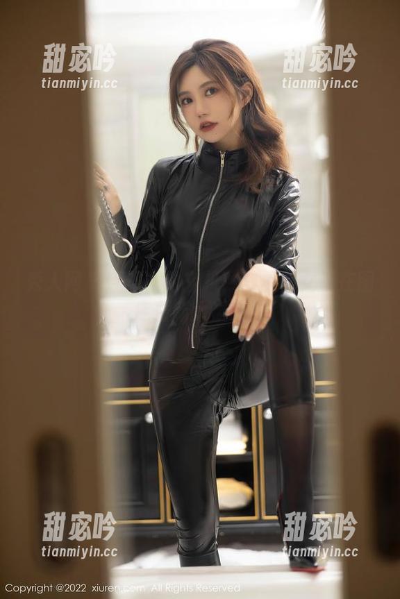秀人网-邹晶晶女王 秀人网 - 连体衣的玄机:邹晶晶女王在图库最新大展现!