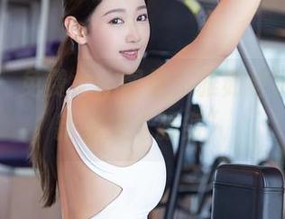 秀人网 – 免费女仆图包，雅茹老师让你重新定义“服务”
