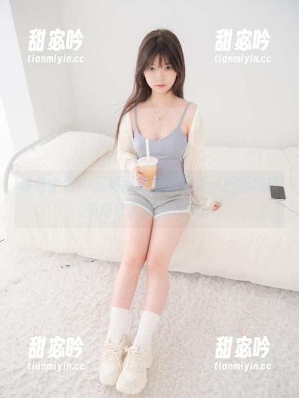 紧急企划-五更百鬼 紧急企划 - 五更百鬼的新写真,腿部线条美得让我都想走光!