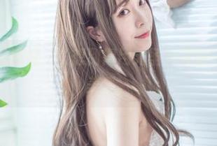 翎柒菜菜的短裙，没想到得用无圣光来品味这层叠的美感。