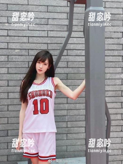 精选：忘掉书本，我们就静静欣赏腐团儿Ikaros的校服cos吧。