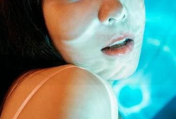 蜜桃社 – 结衣的死库水美图，妥妥的最新潮流风向标？
