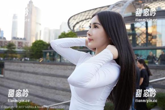 蜜桃社 - 穿上定制高跟鞋，如何与许思铭的写真和谐共存？