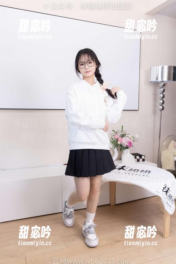 袜啵啵 - 小甜豆自拍集–高清壁纸，巧妙堆叠的瞬间，总觉得她在传达什么。