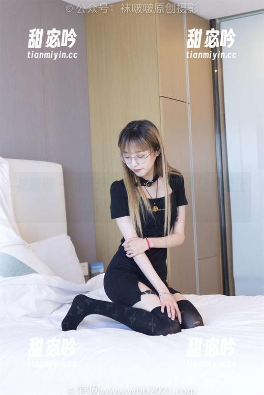 袜啵啵 - 短靴走天下，枫枫美图让你爱上这双脚的美丽探险