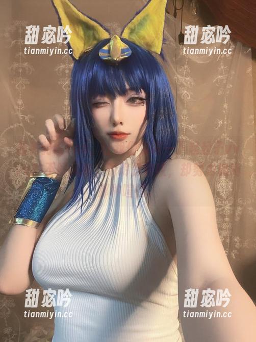 最新豹纹cos，让我们见识一下起起子vvvv的不同风格，明明是豹纹，却努力偏离那种喧嚣。