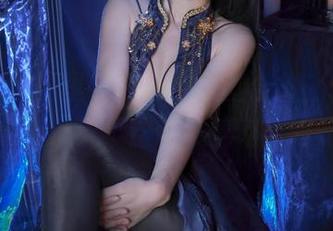 新鲜出炉!里见年一裤里丝合集,穿搭、姿态,诶,这个气氛不错呀。