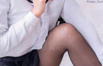 雨波HaneAme：这夏天的写真，透着一点点惬意，但再仔细看看，也许是晃眼的错觉。