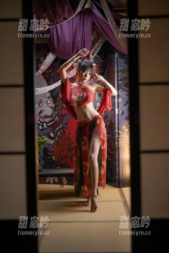 香草喵露露的十一月舰长女警图，图片真心不忍直视