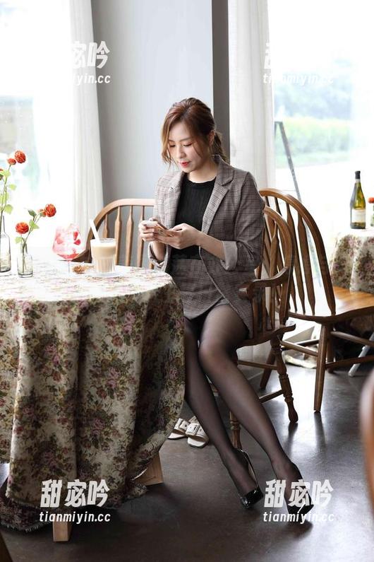 魔镜街拍 - 美图游荡在办公室：婷婷与粉裙的销售主管日常实录！